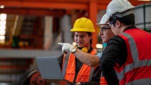 dispositivo de seguranca pessoas trabalhando industria